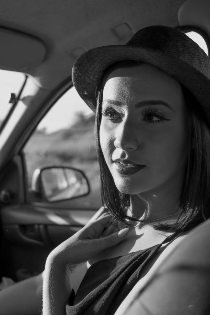 Mujer joven y seductora